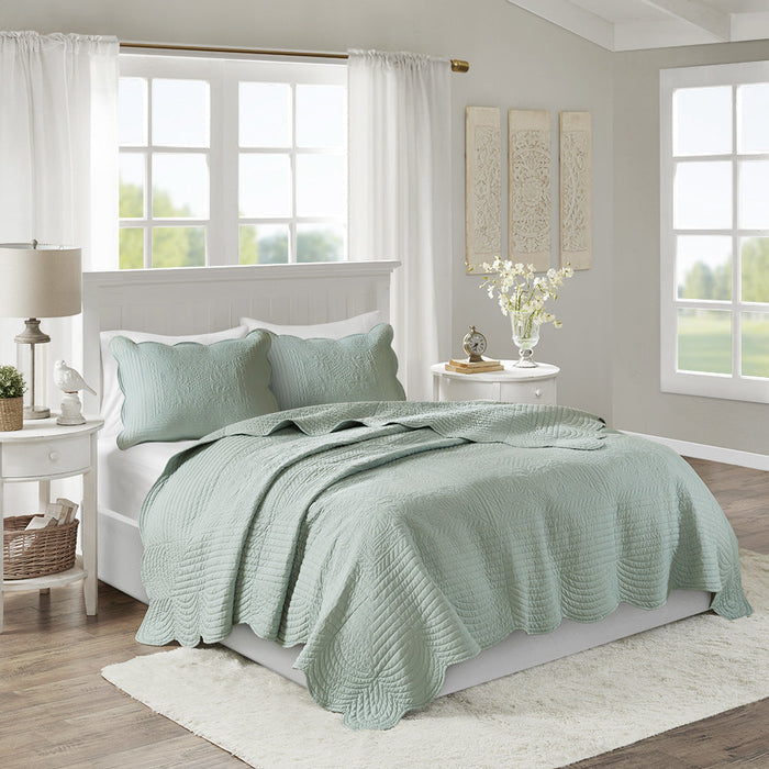 3 Piece Reversible Scalloped Edge Quilt Set Doba