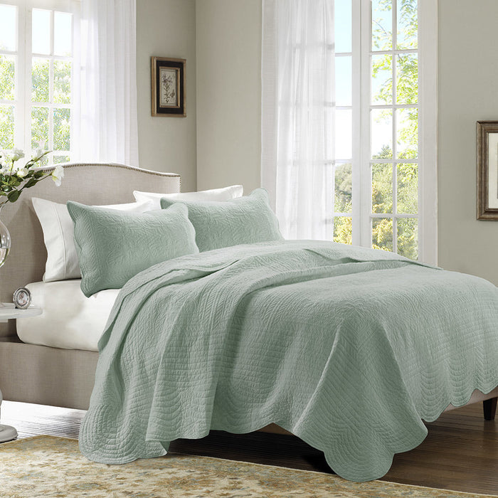 3 Piece Reversible Scalloped Edge Quilt Set Doba