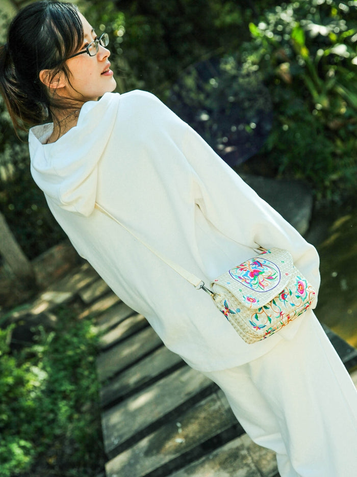 Colorful Cloud Impression Red and Blue Embroidery Versatile Canvas Flap Mobile Phone Crossbody Bag for Women