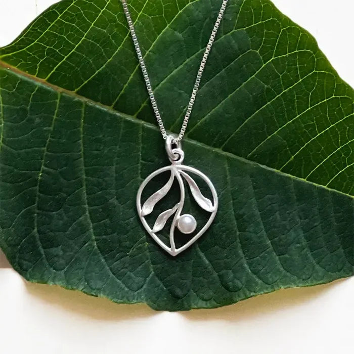 Pearl Leaf  Necklace